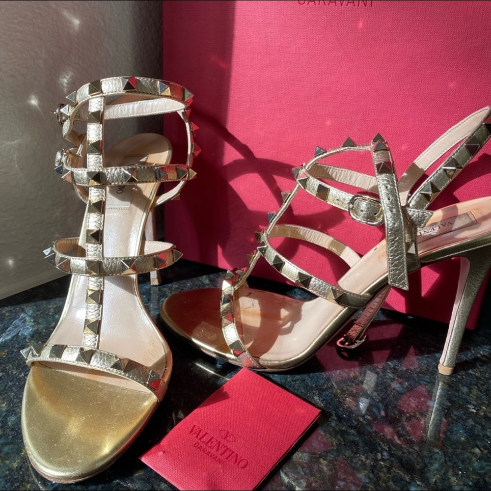 LIKE NEW VALENTINO ROCKSTUD CAGE GOLD HIGH-HEEL SANDAL